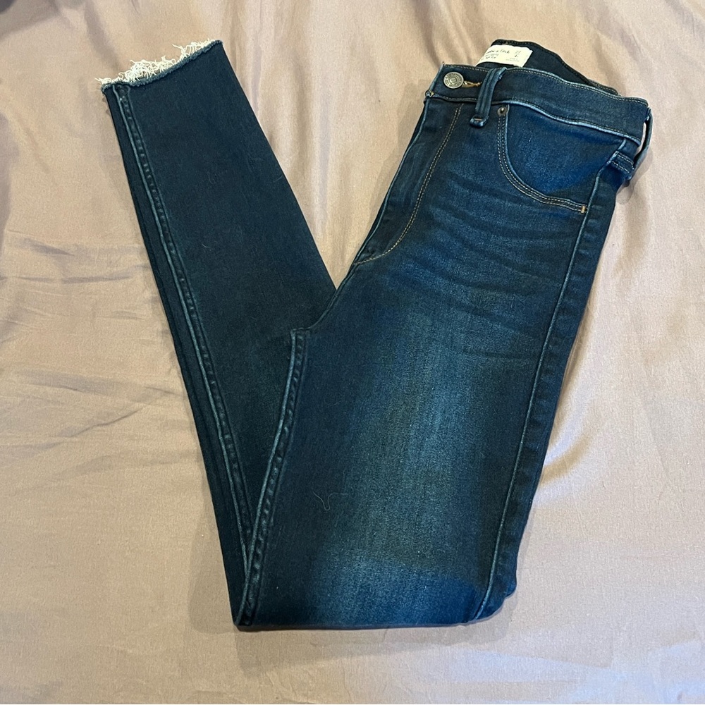Abercrombie & Fitch Women's Dark Blue Skinny Jeans. Size 4.